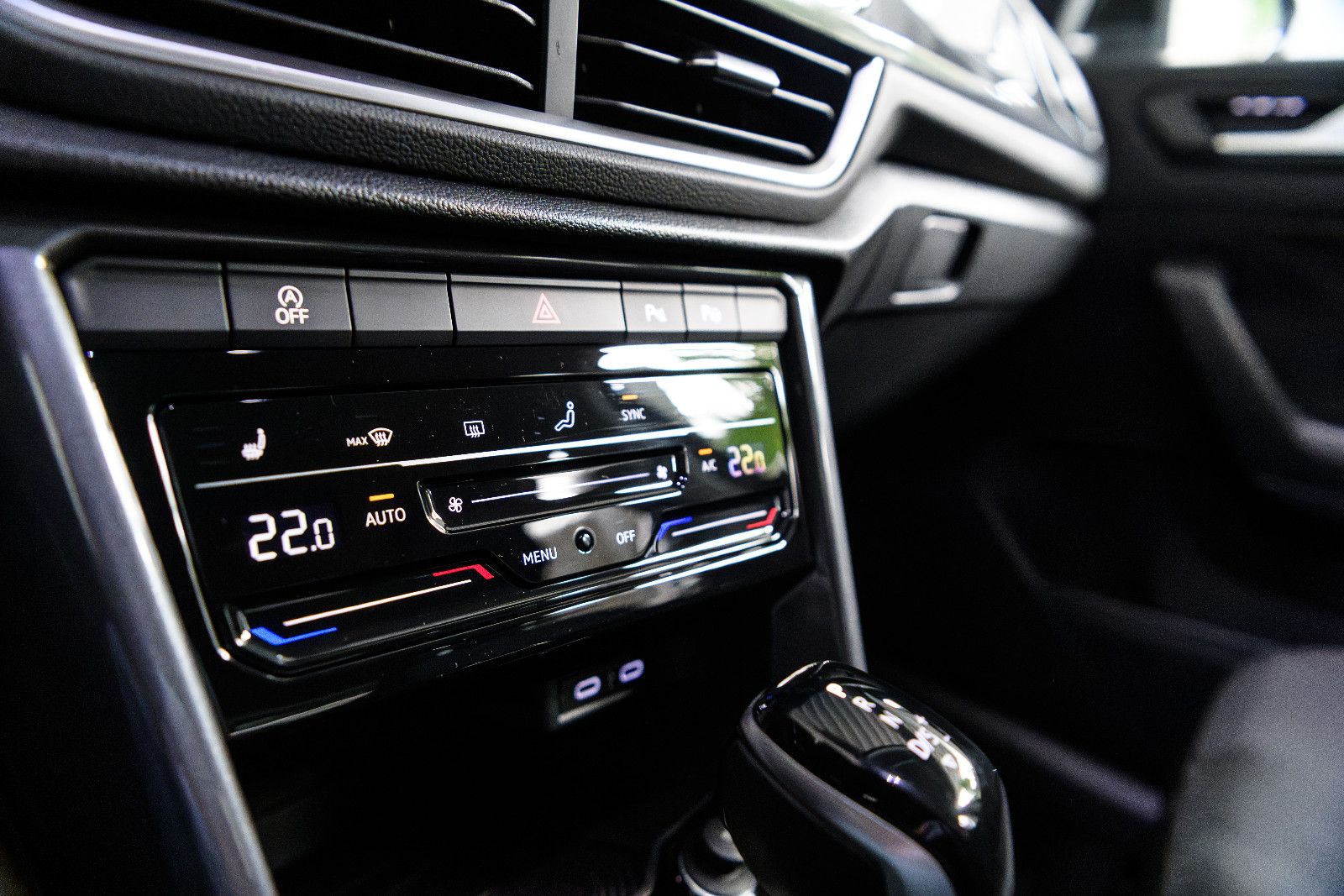 Fahrzeugabbildung Volkswagen T-Roc Style 2.0l TDI DSG + Navi + ACC + Keyless