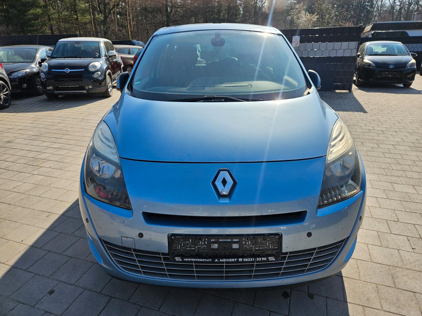 Renault Scenic 2010 — вигляд ззаду