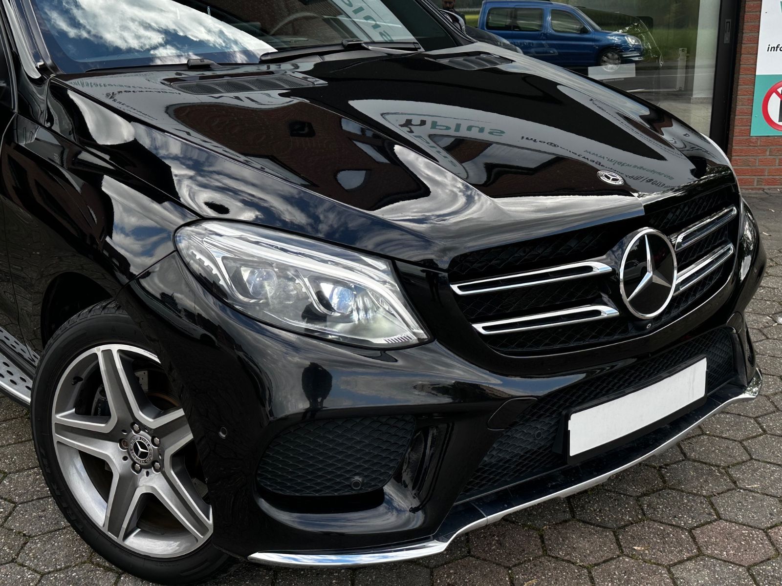 MERCEDES-BENZ GLE 400/AMG /PANO /H-K /360Kam/SHZ /Airmatic