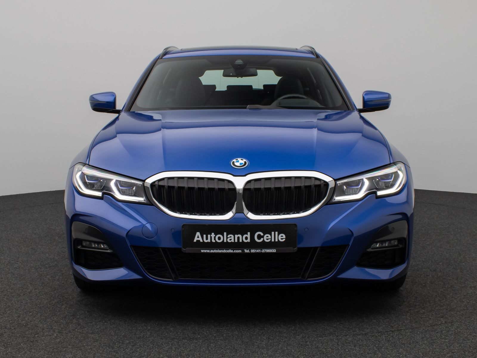 Fahrzeugabbildung BMW 330e  M Sport Panorama Laser Kamera HUD HiFi