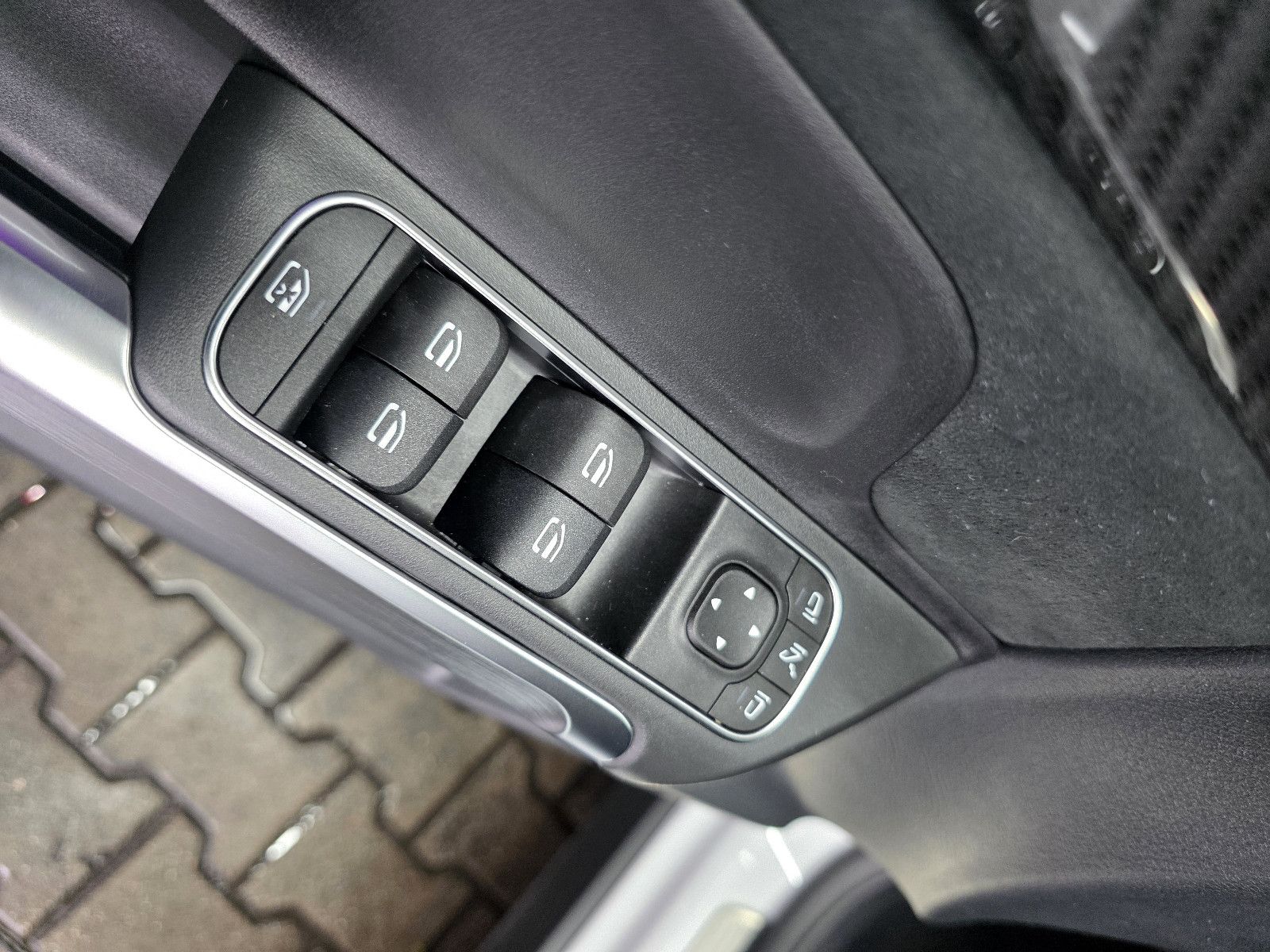 Mercedes-Benz GLB 200 4MATIC, AMG LINE, PANO, DISTRONIC, R-KAM foto 17