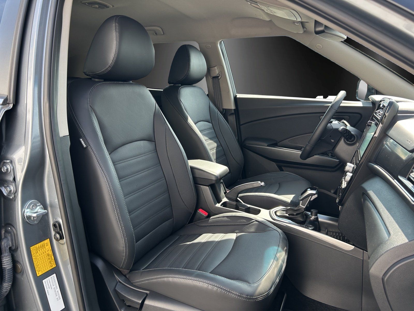 Fahrzeugabbildung Ssangyong Tivoli Sapphire 1.5 T-GDI Aut./4WD/SHZ/DSG/NAVI/