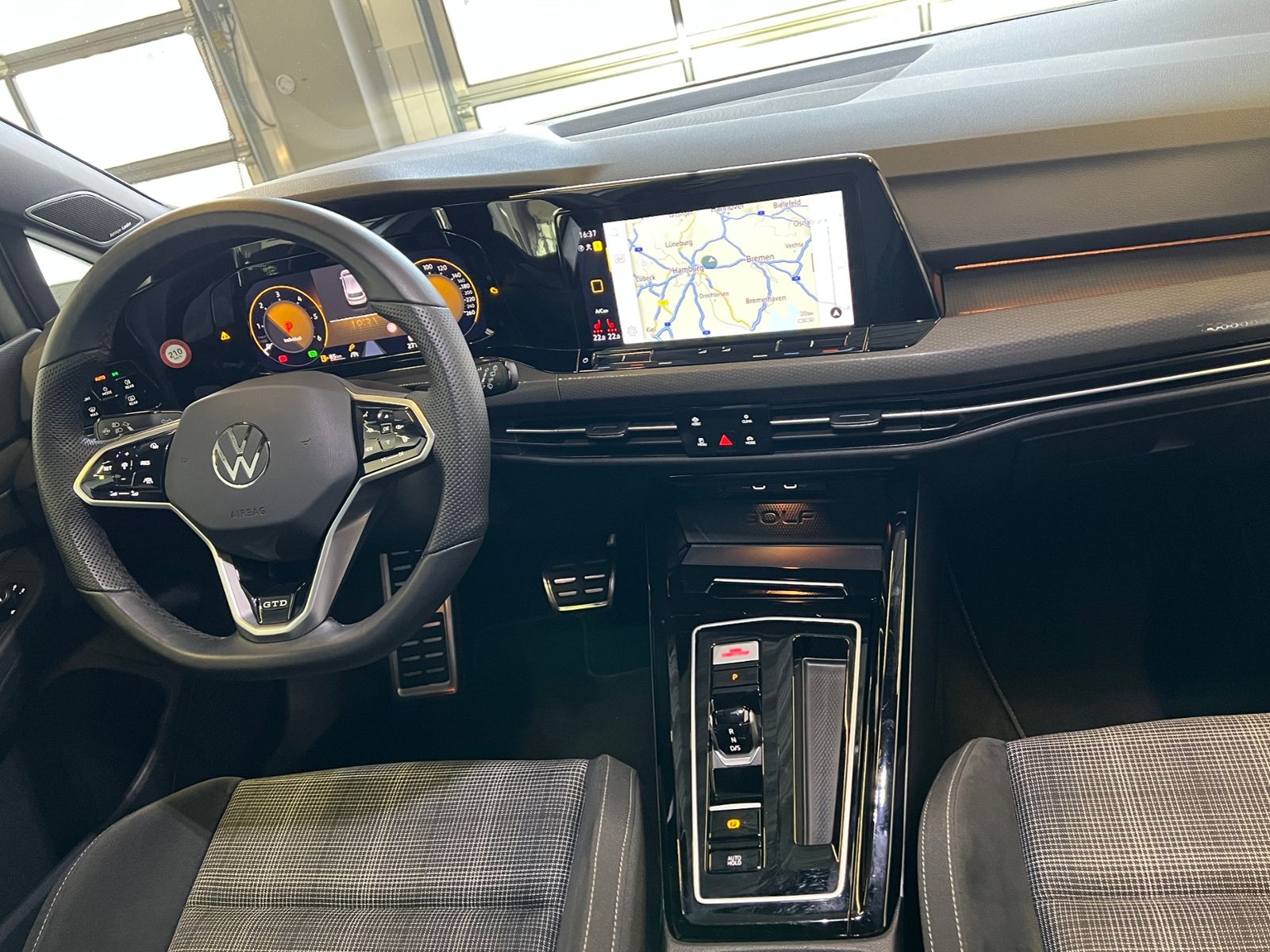 Fahrzeugabbildung Volkswagen Golf VIII GTD 2.0 TDI DSG *IQ.Drive-Paket, AHK,