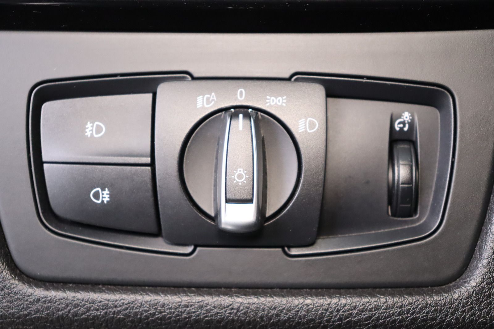 Fahrzeugabbildung BMW 316 i Modern Line * Bi-Xenon * Navi