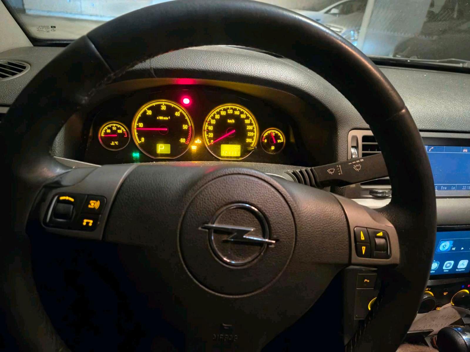 Opel Vectra 2006 — interior