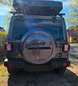 Jeep Wrangler Launch-Paket | RhinoRack | Top-Zustand - Jeep Wrangler Gebrauchtwagen in Berlin
