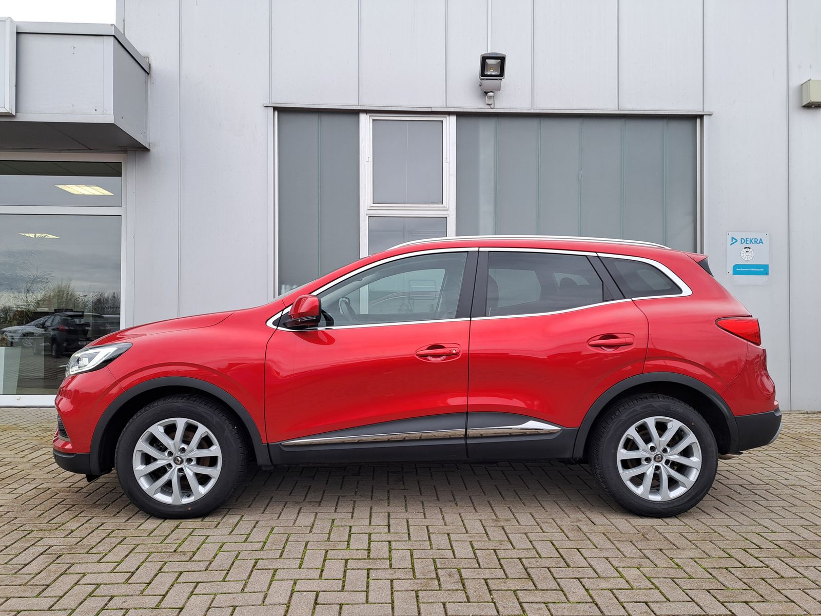 Fahrzeugabbildung Renault Kadjar Limited DeLuxe TCe 140 AUTOMATIK LED NAVI