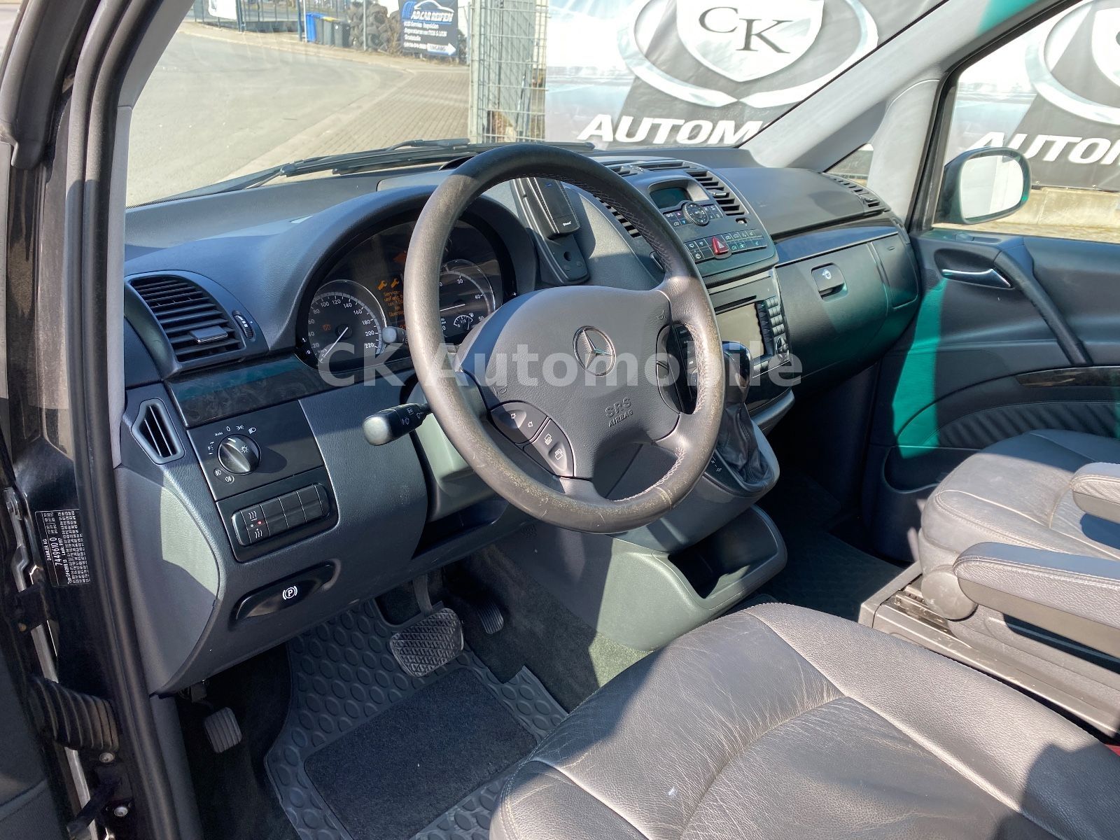 Fahrzeugabbildung Mercedes-Benz Viano 3.0 CDI lang Activity/6 Sitze/Leder/AHK