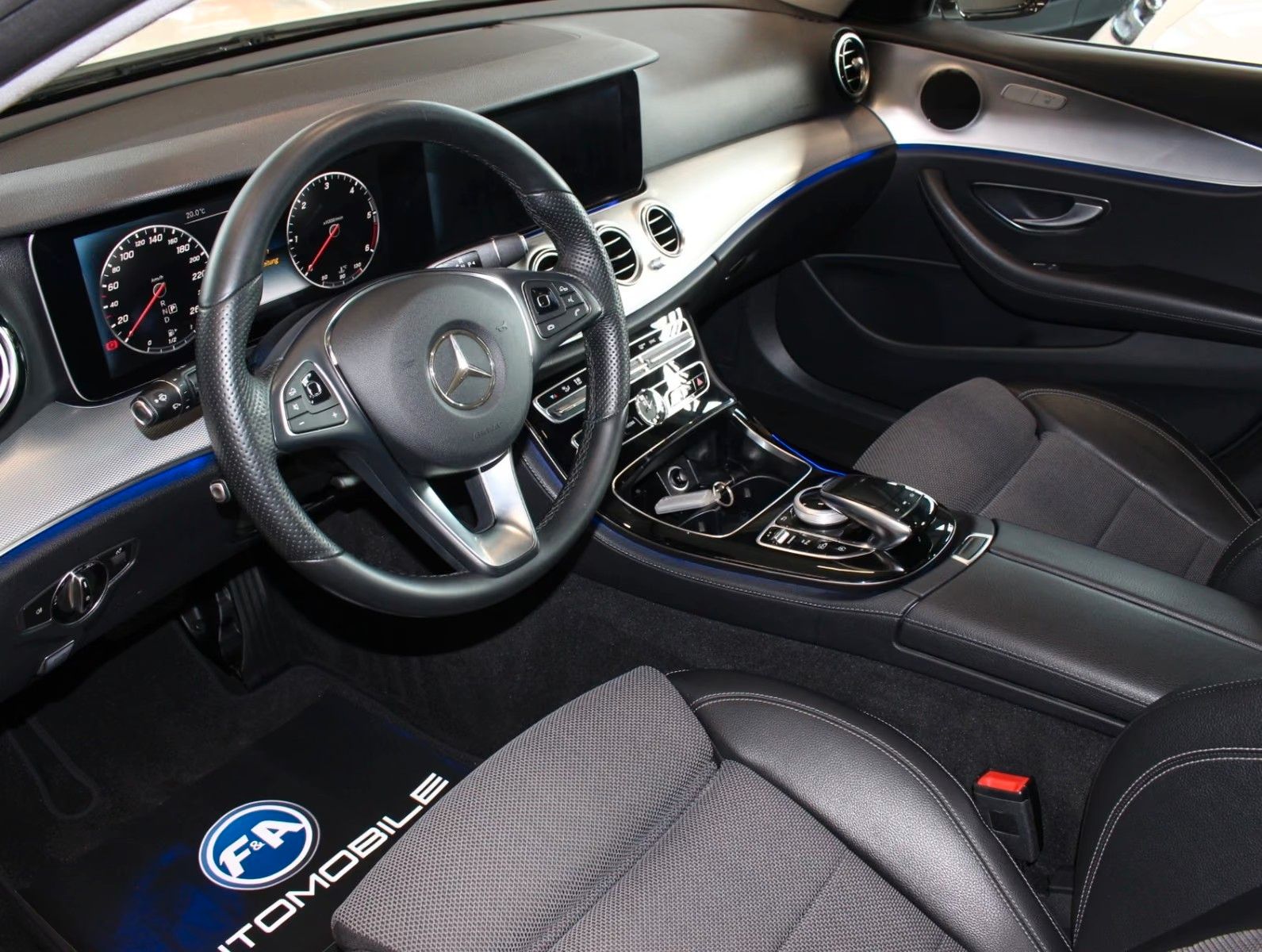 Fahrzeugabbildung Mercedes-Benz E 350 d T Avantgarde 9G 360°+LED+2.Hand
