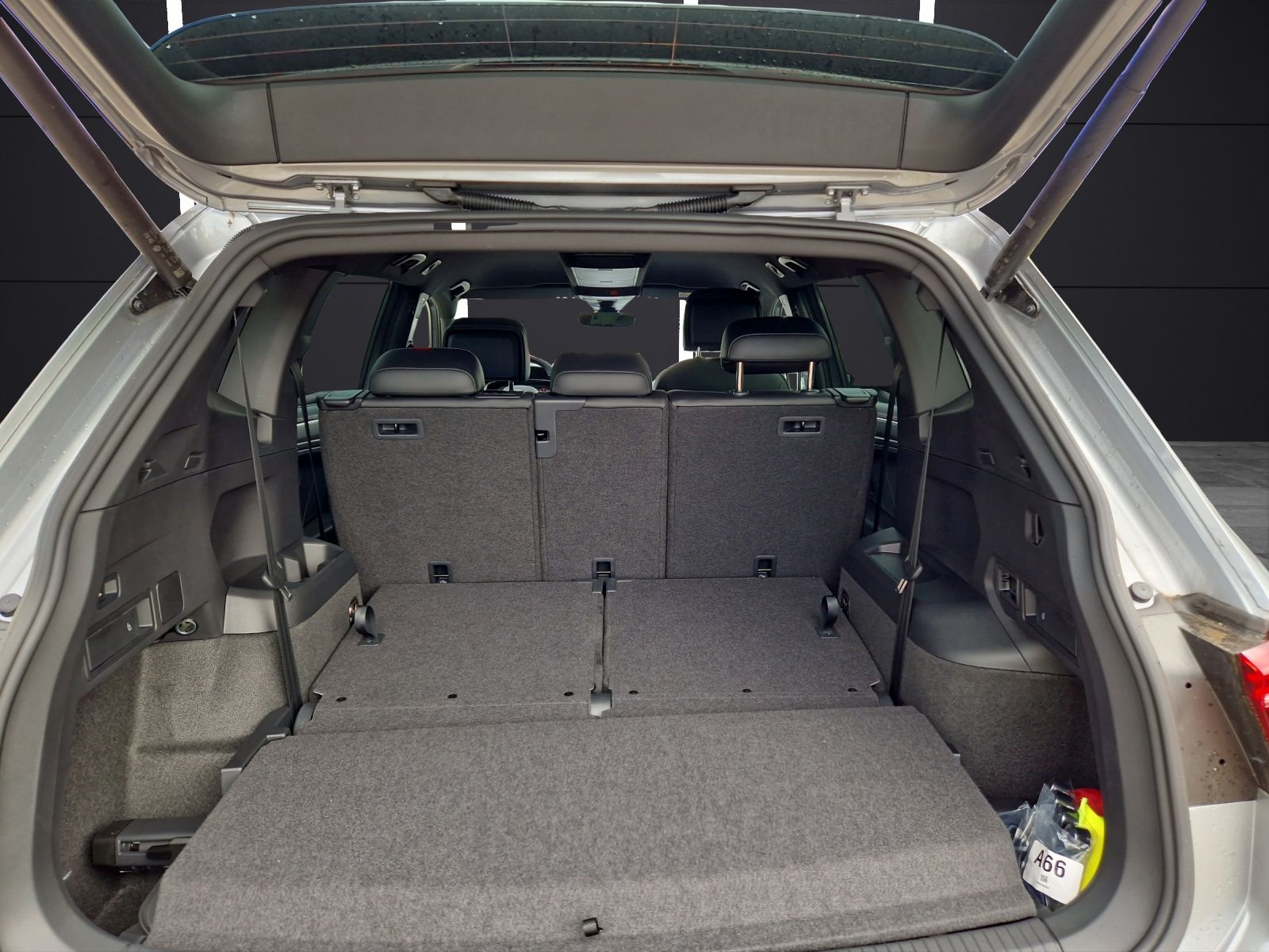 Fahrzeugabbildung Volkswagen Tiguan Allspace TDI R-Line 4M