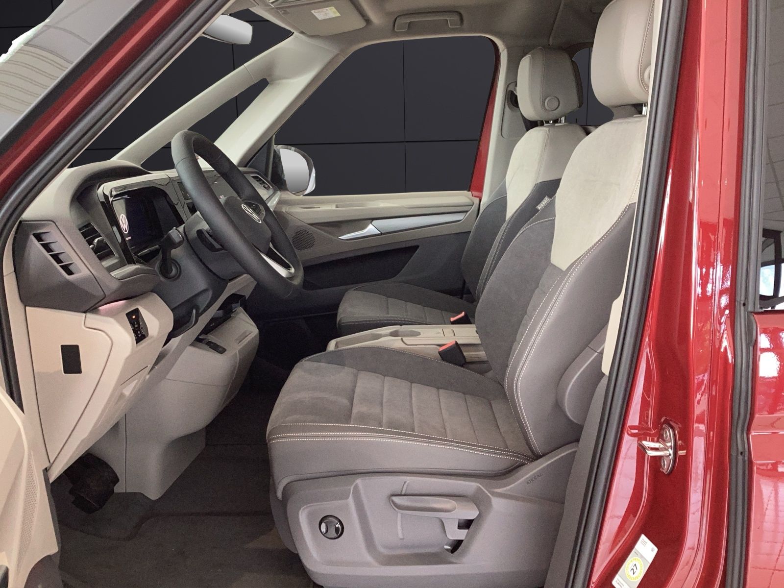 Fahrzeugabbildung Volkswagen T7 Multivan TDI Life LR 7- DSG 6 SITZ. DSG SITZH