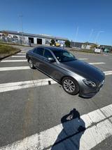 Mercedes-Benz E 220 d 4MATIC Autom. - - Mercedes-Benz E 220: 4matic