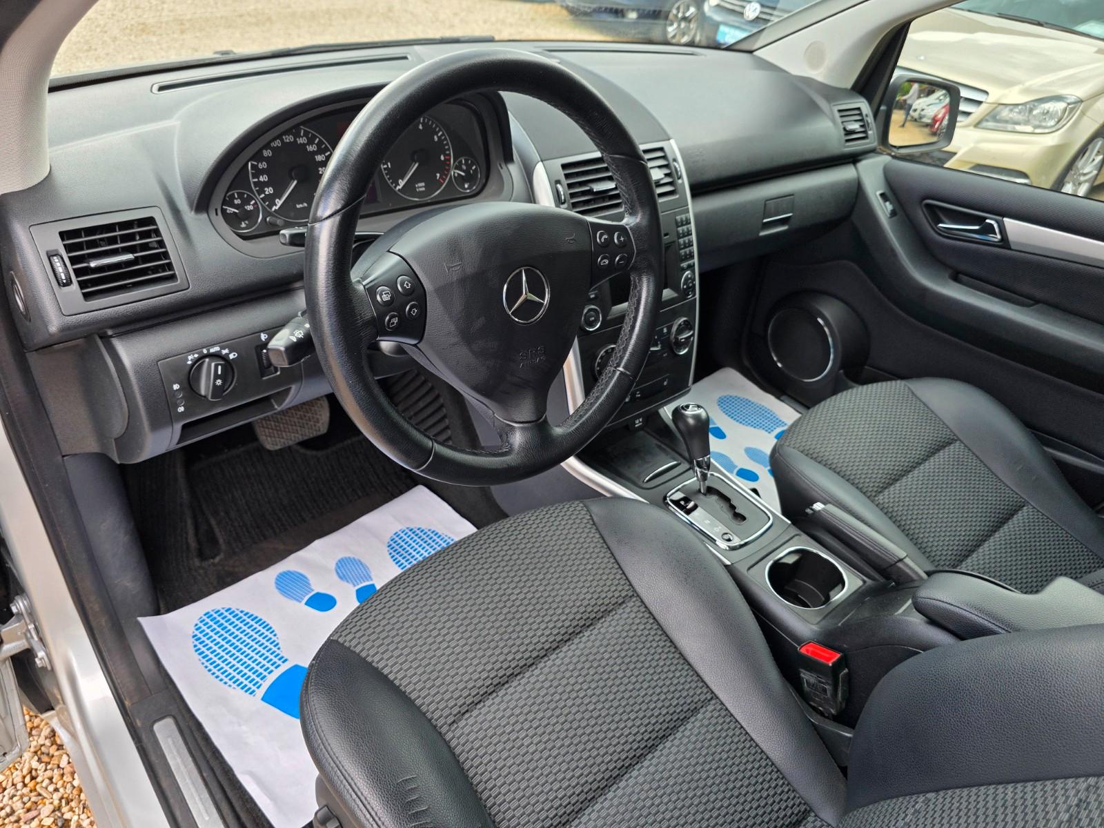 Mercedes-Benz A 180 AVANTGARDE Automatik*Navi*Leder*PDC*Sitzh.