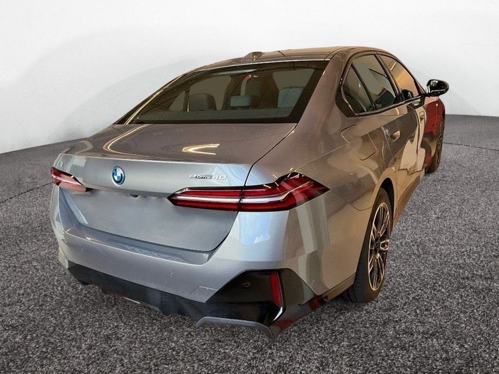 BMW i5 40 M-Sport ACC+H/K+LED+KAM+SHZG foto 2