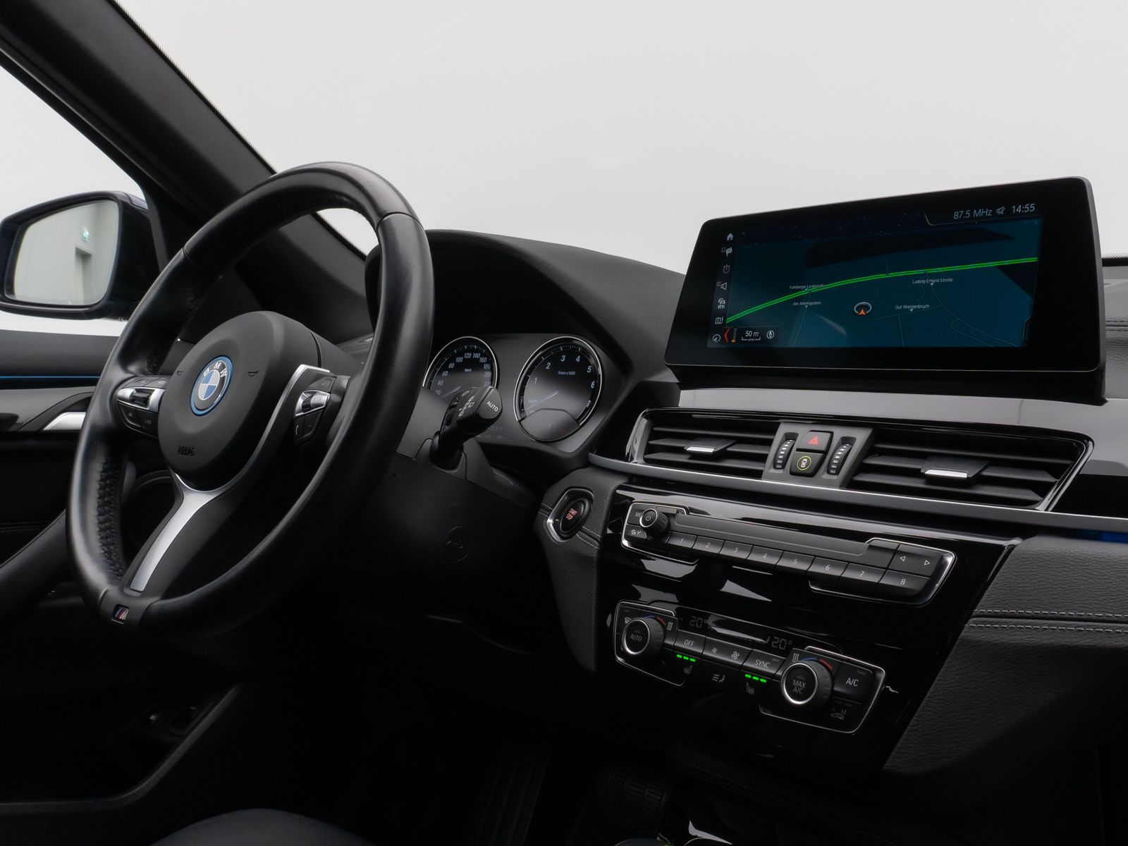Fahrzeugabbildung BMW X1 xD25e Sport Line Kamera HUD DAB Komfort Navi+