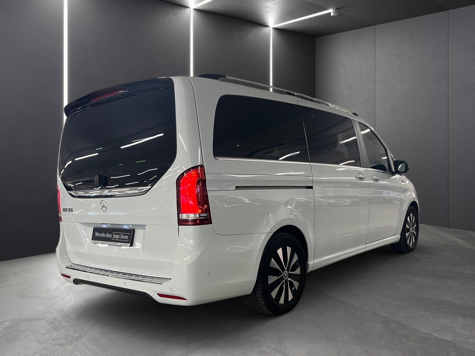 Fahrzeugabbildung Mercedes-Benz EQV 300 AVANTGARDE Lang*LED*Totw*Burmester*Distr