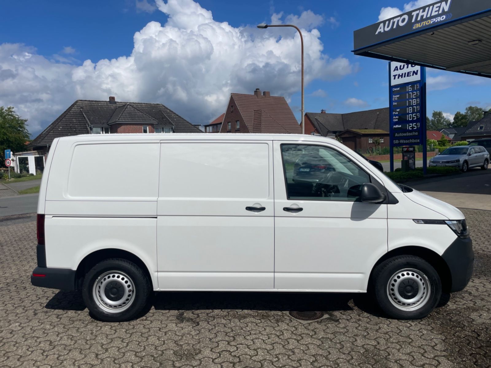 Fahrzeugabbildung Volkswagen T6.1 Transporter Kasten 2.0 TDI AHK/Navi/Kamera