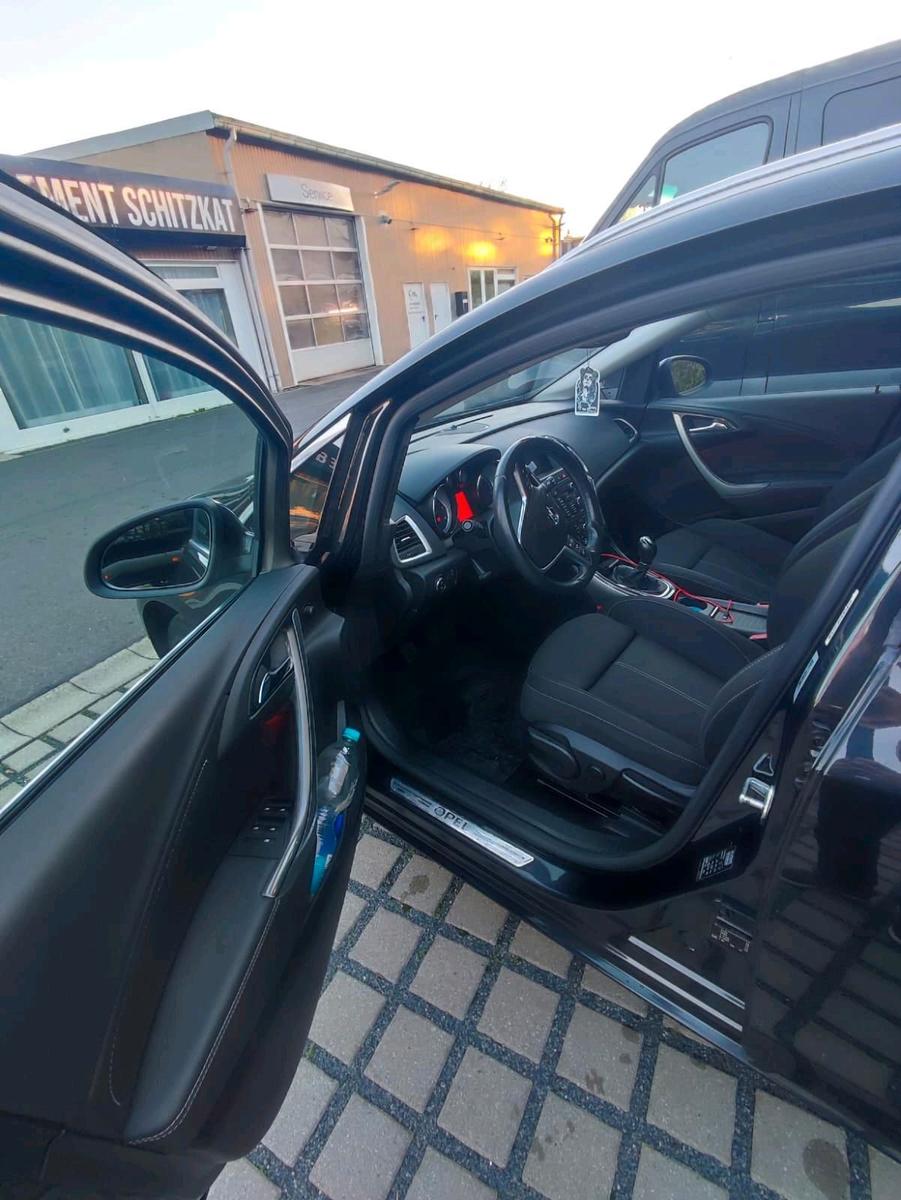 Opel Astra 2014 — photo 12