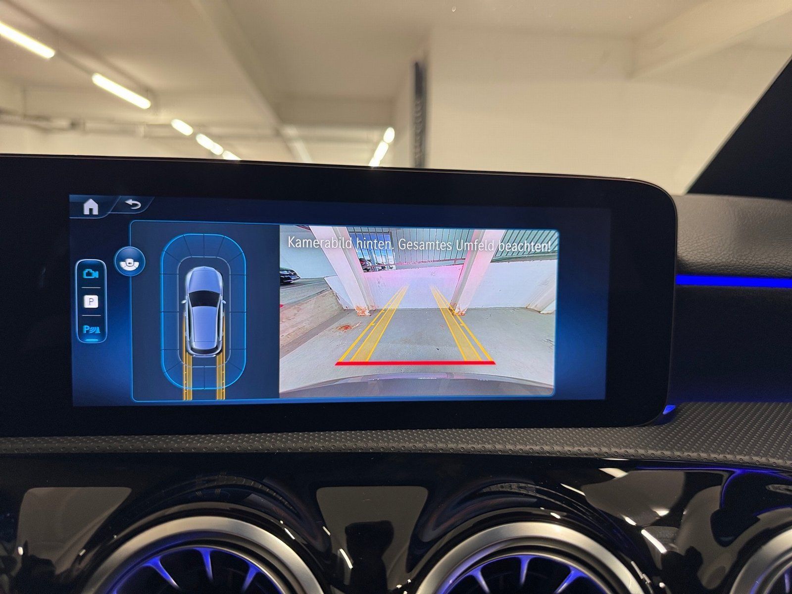 Fahrzeugabbildung Mercedes-Benz A 200 AMG*Pano*Kamera*LED*CarPlay*Ambiente*K-GO*