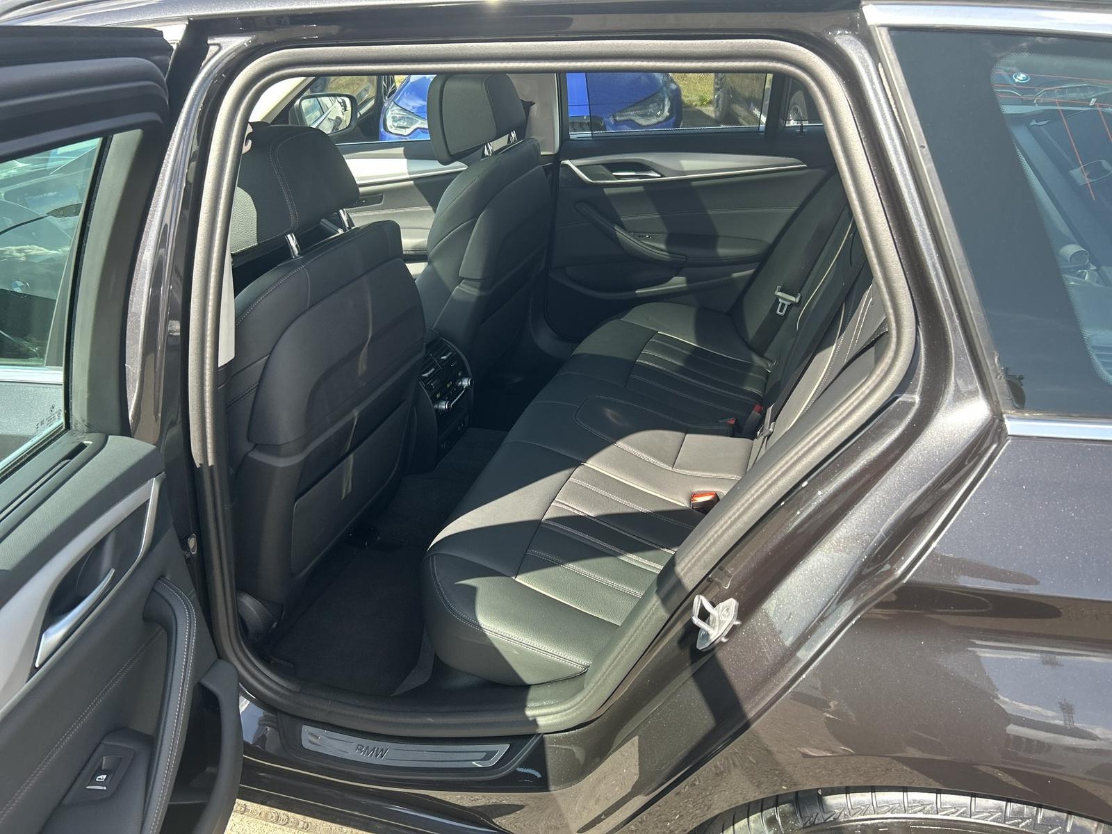 BMW 530e Tour LASER PANO Head-Up Komfortsitz Laserli