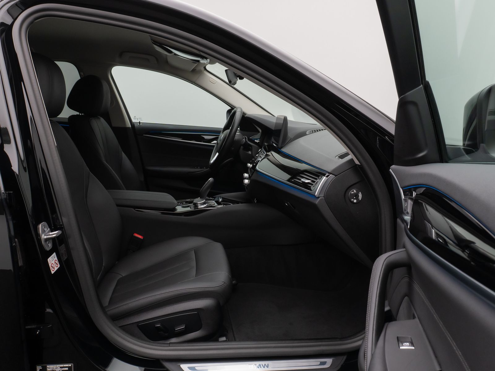 Fahrzeugabbildung BMW 530e Kamera Laser HUD DAB AHK Komfort AlarmLeder