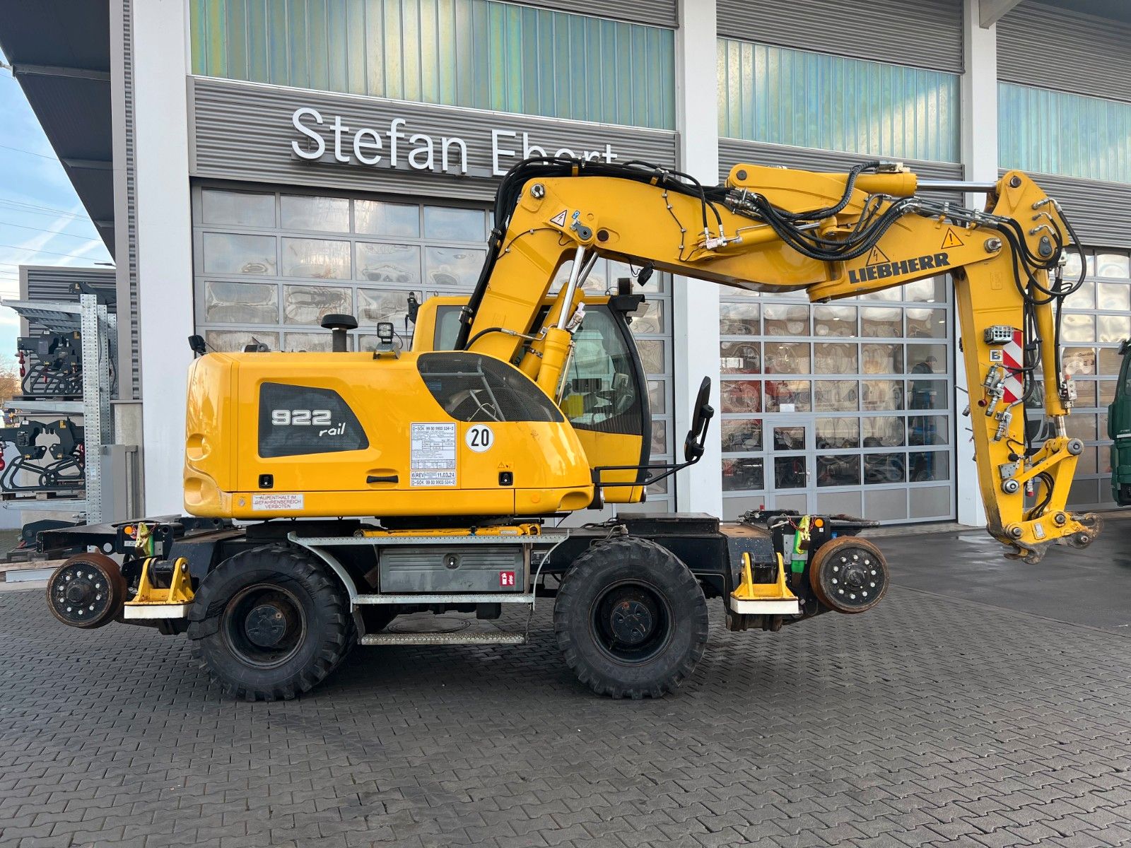 Fahrzeugabbildung Liebherr A922 Rail Litronic / 8.277h / Bahnzulassung 2030