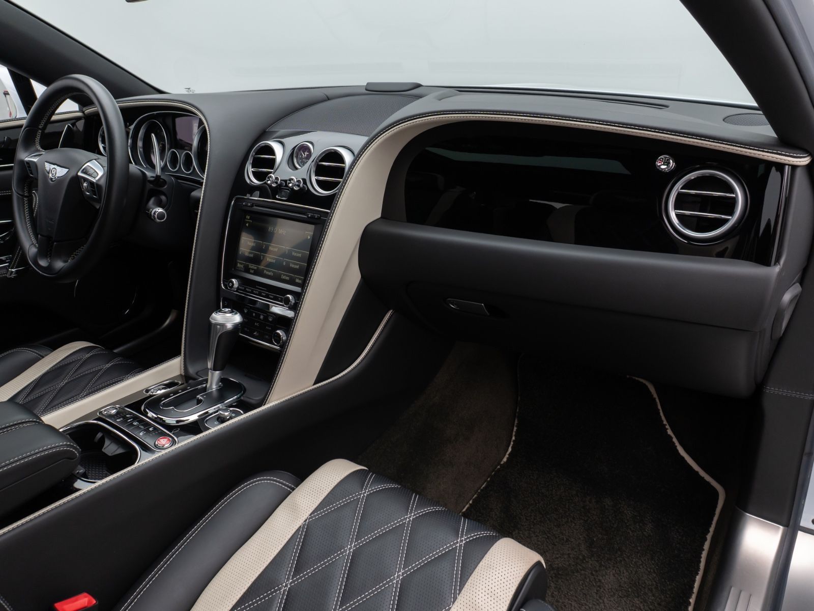 Fahrzeugabbildung Bentley Continental Flying Spur W12 Mulliner by Concord