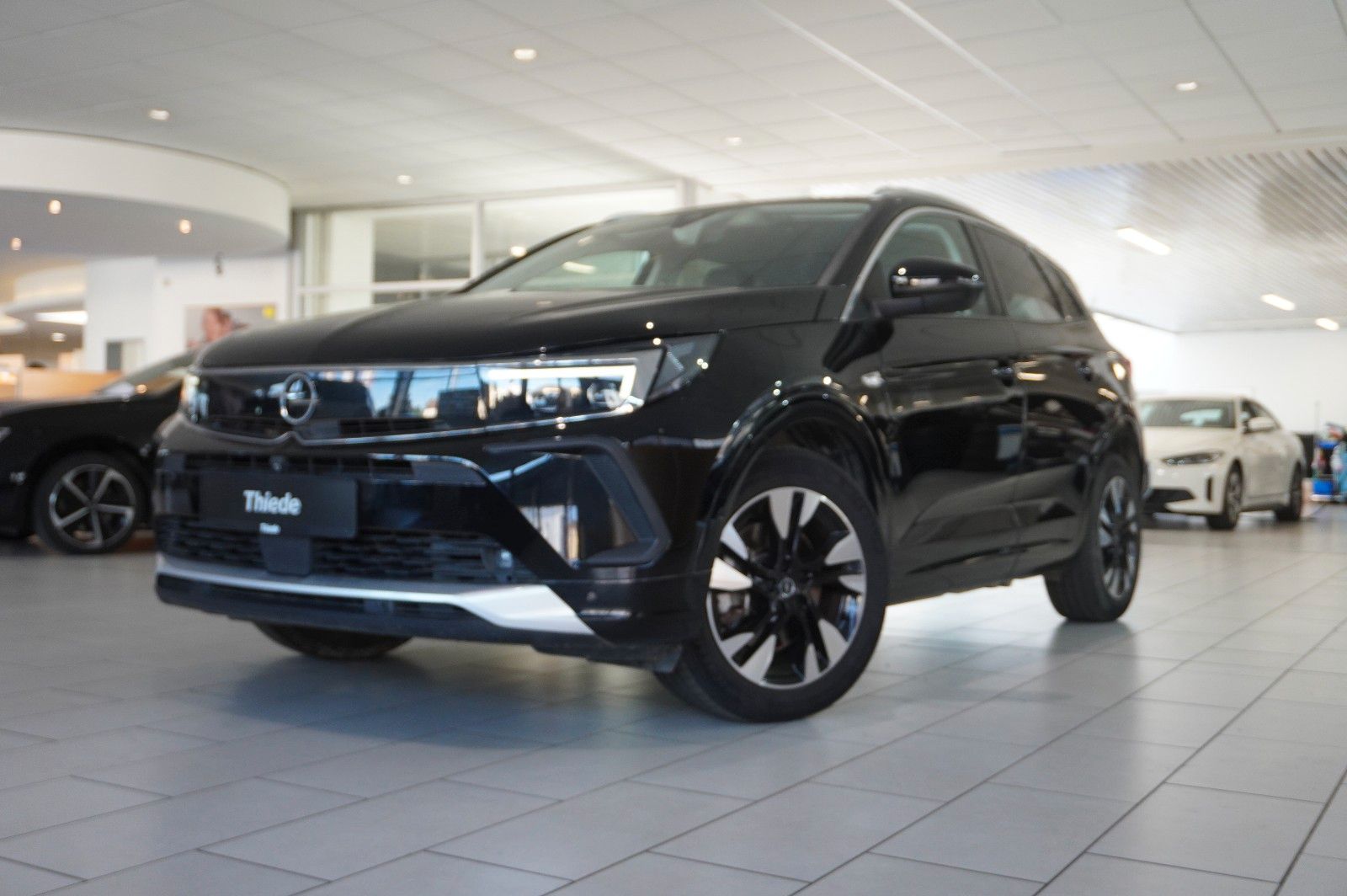Fahrzeugabbildung Opel Grandland (X) ULTIMATE 4HYBRID NAVI/LED/360°/DAB