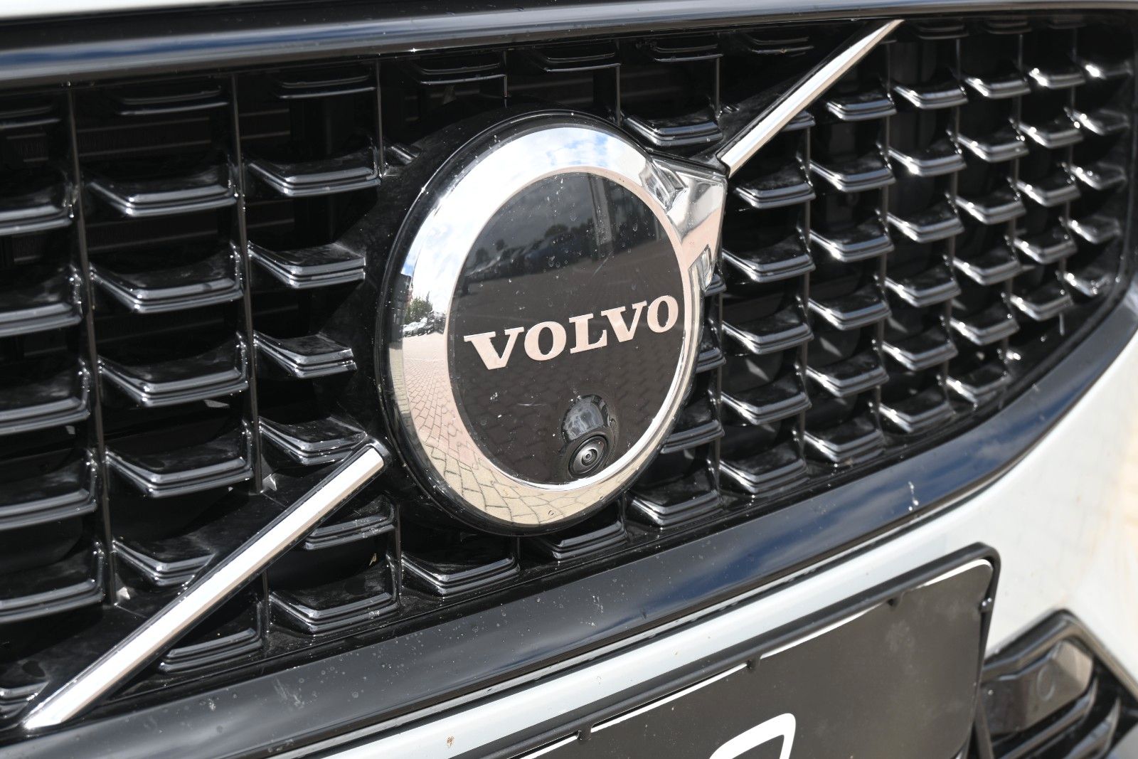 Fahrzeugabbildung Volvo V60 B4 DKG Plus Dark*HuD*PANO*360°*ACC