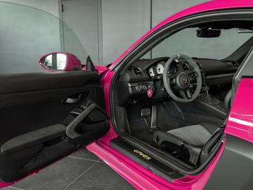 صورة 8 لـ 2024 Porsche CAYMAN