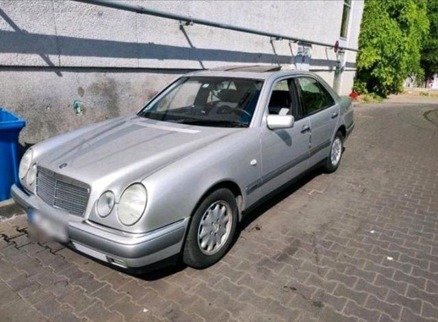 Mercedes-Benz Mercedes Benz w210 e240 /Auto