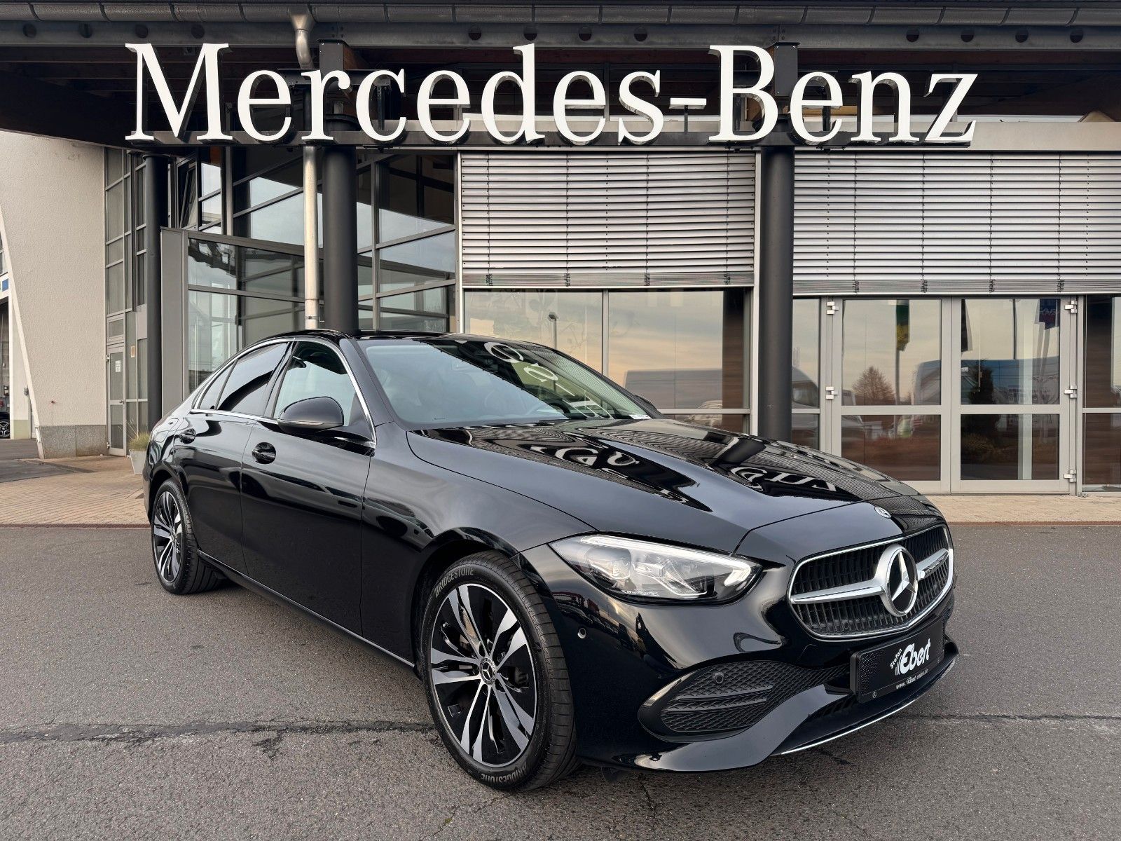 Fahrzeugabbildung Mercedes-Benz C 220d Avantgarde+Pano+HUD+RFK+TotW+AmbiPrem