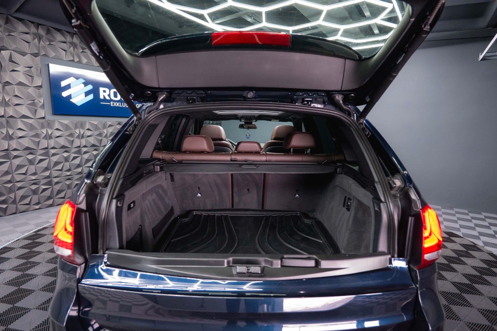 Fahrzeugabbildung BMW X5 M50d Performance *Pano*CarPlay*DAB*360°*  19%