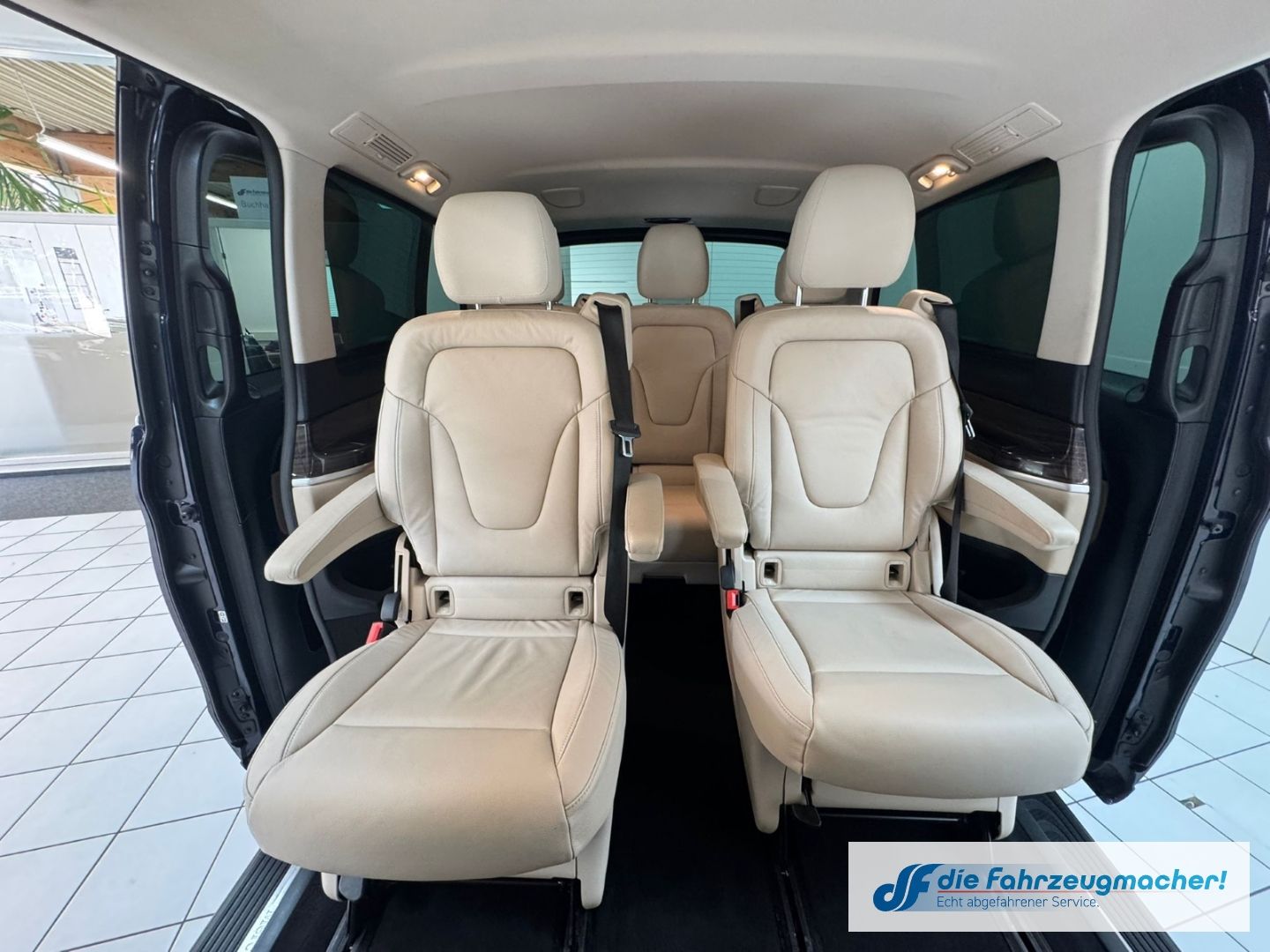 Fahrzeugabbildung Mercedes-Benz V 220 -klasse AVANTGARDE EDITION 4MATIC lang Led
