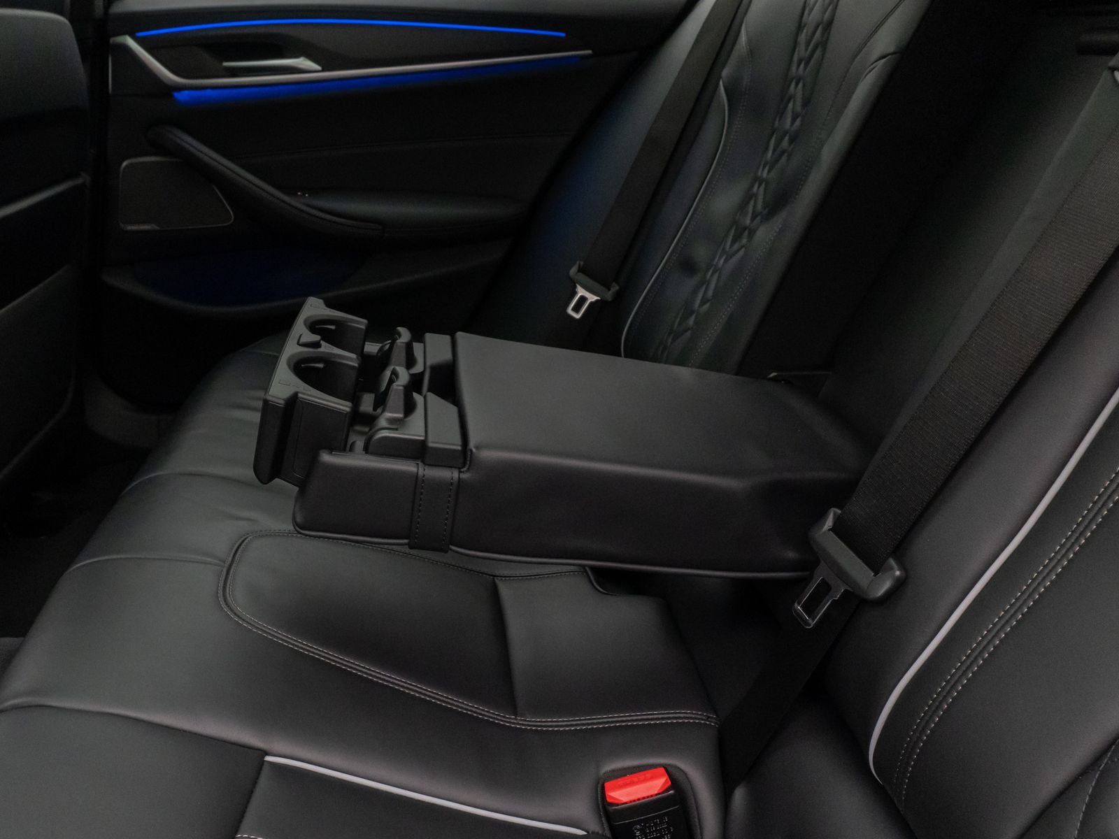 Fahrzeugabbildung BMW 540d xD LuxuryLine Panorama Laser Kamera HUD H/K