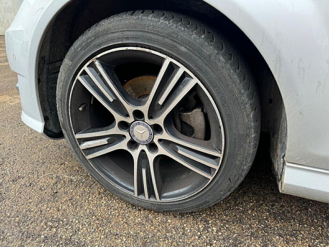 Mercedes-Benz C200 2014 — photo 11