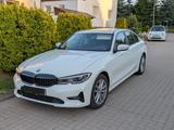 BMW 330i xDrive Advantage Automatic  - BMW 330 Limousine 330i xdrive mit Benzin-Antrieb