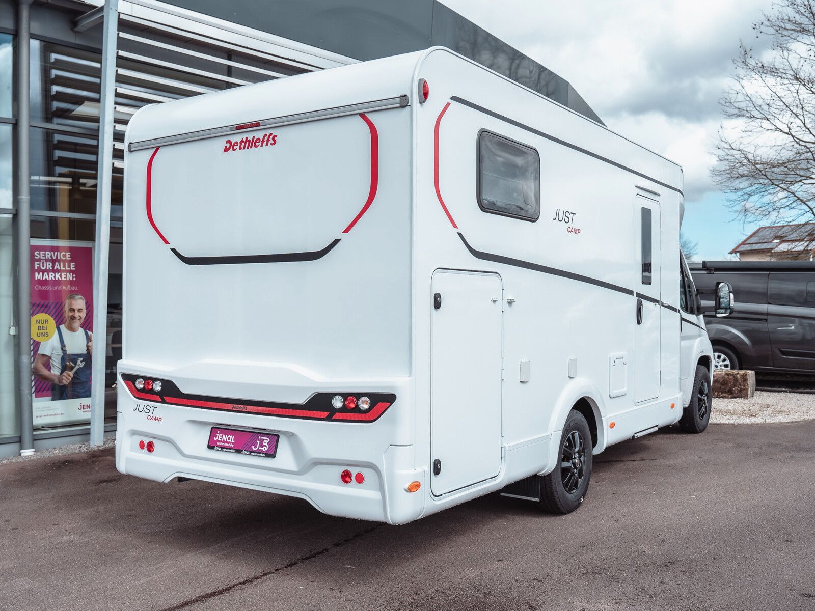 Fahrzeugabbildung Dethleffs Just Camp T 6812 EB Hubbett, Lithium, Rahmenfen.