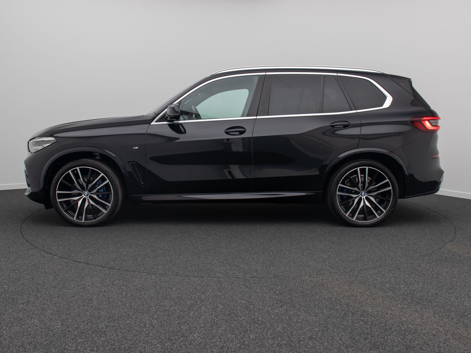 Fahrzeugabbildung BMW X5 xD30d M Sport B&W HUD DAB Panorama 22Zoll