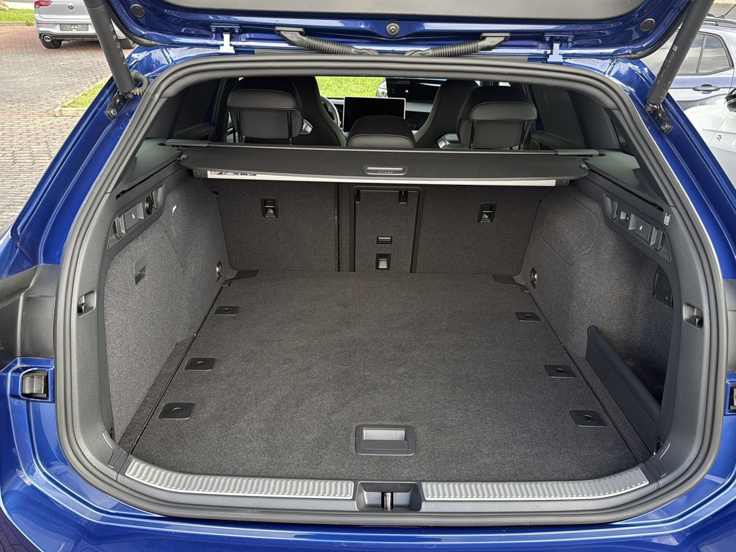 Volkswagen Passat Variant - Bild 12