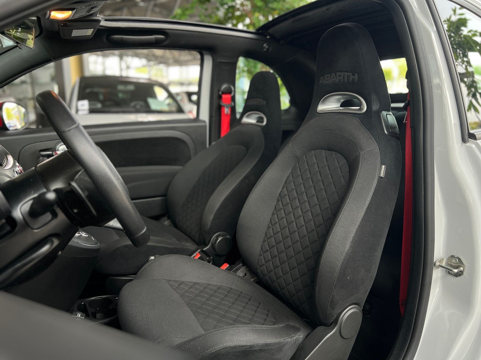 Fahrzeugabbildung Abarth 595C Aut. CARPLAY KLIMA XENON ALU