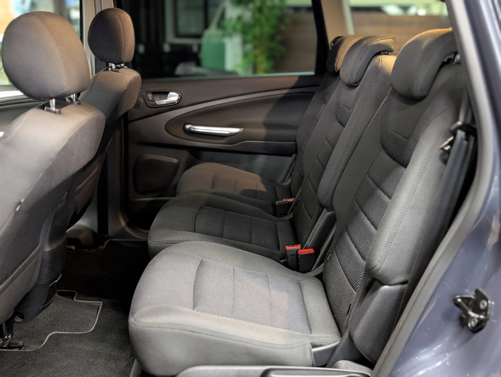 Fahrzeugabbildung Ford S-MAX Titanium SHZ*PDC*TEMP*NAVI*7 SITZER