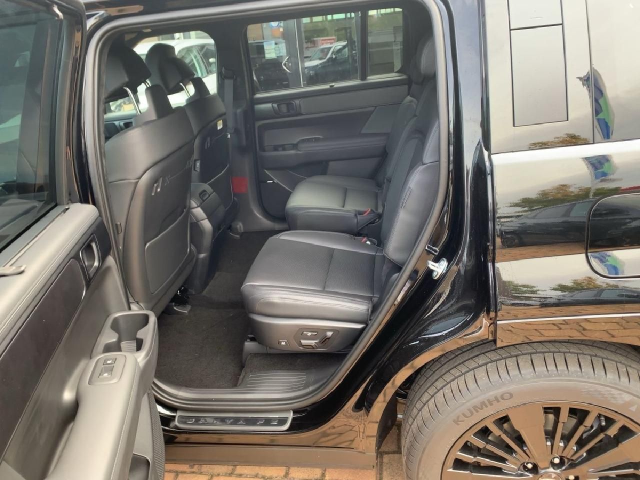 Fahrzeugabbildung Hyundai SANTA FE 1.6 T-GDI Hybrid 176 kW 4WD Blackline*