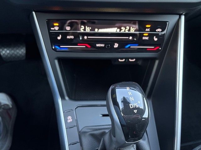 Fahrzeugabbildung Volkswagen Polo 1.0TSI DSG Life SHZ+NAVI+LED+APP+EPH+WR+