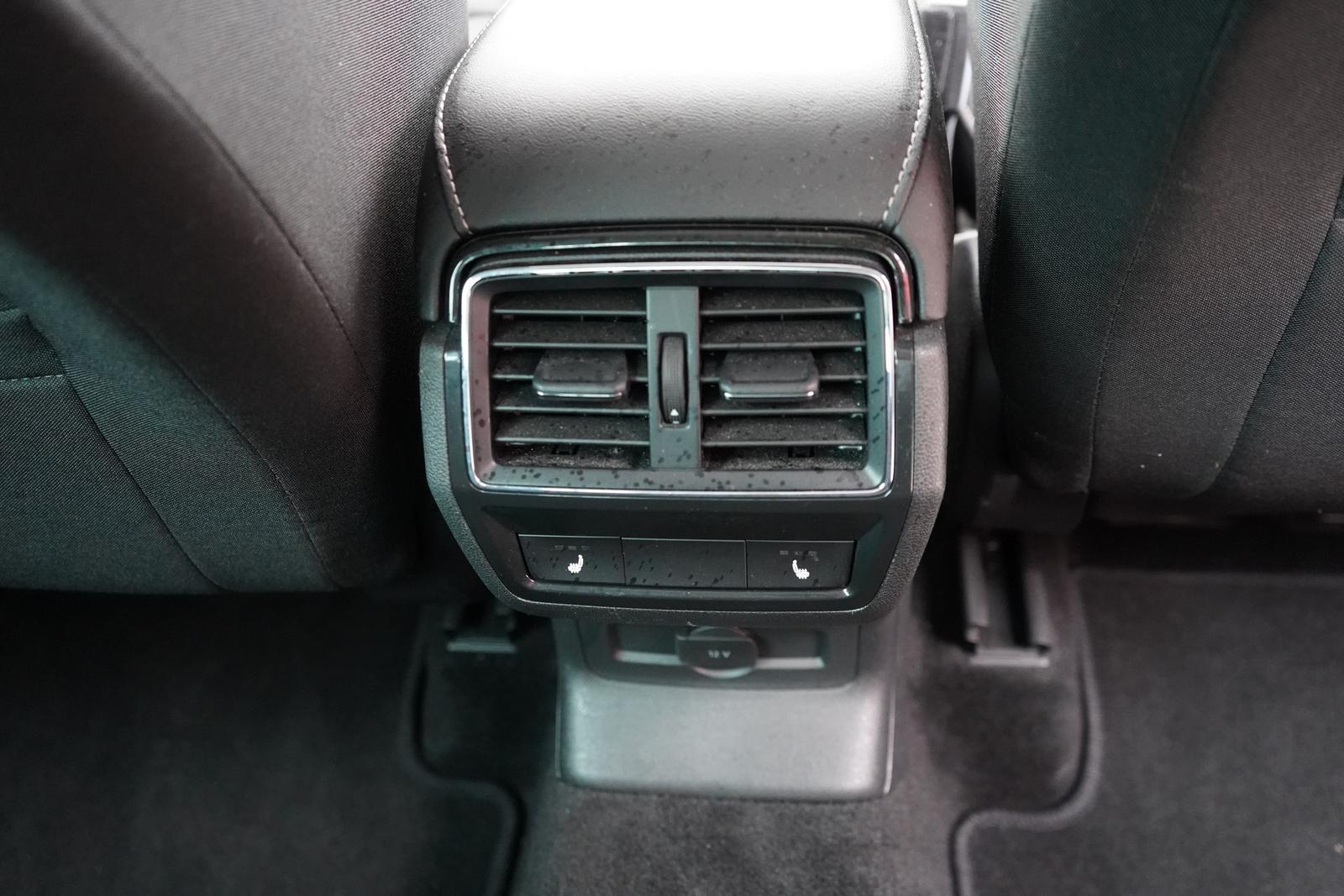 Skoda Karoq 1.5 TSI Tour DSG LED Navi Kamera PDC DAB