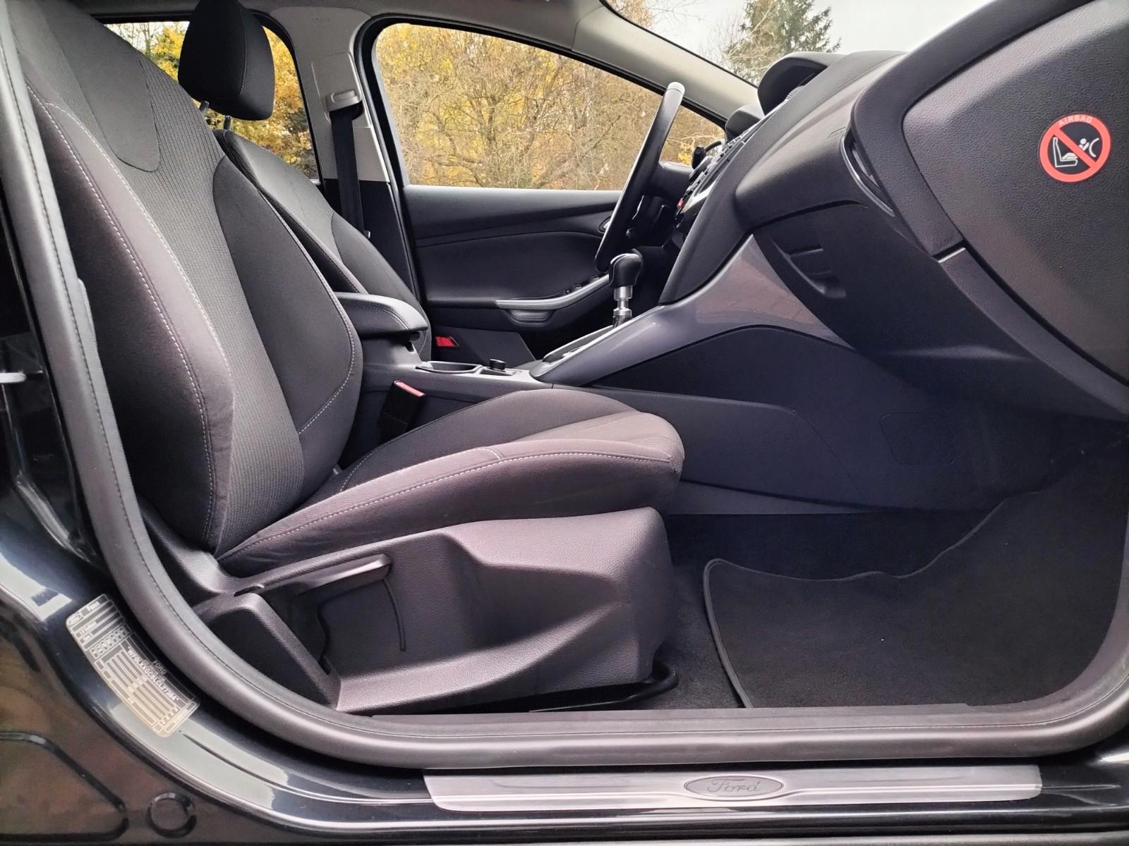Ford Focus 2012 — photo 9