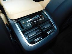 Fahrzeugabbildung Volvo XC90 B5 D Inscription 'B&W/AHK/Standheizung'