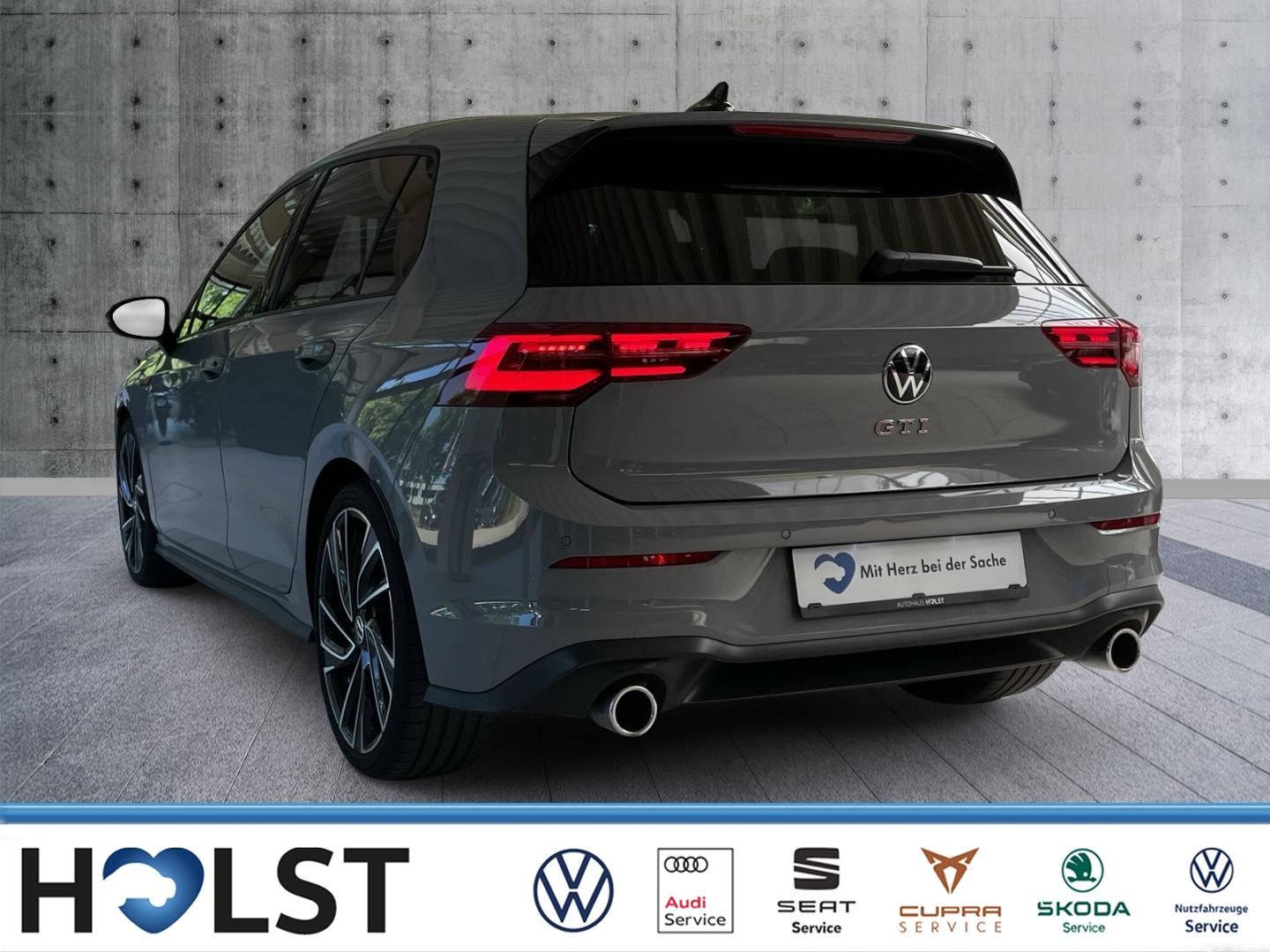 Volkswagen Golf VIII 2.0TFSI DSG Matrix Pano Leder DCC 19 H