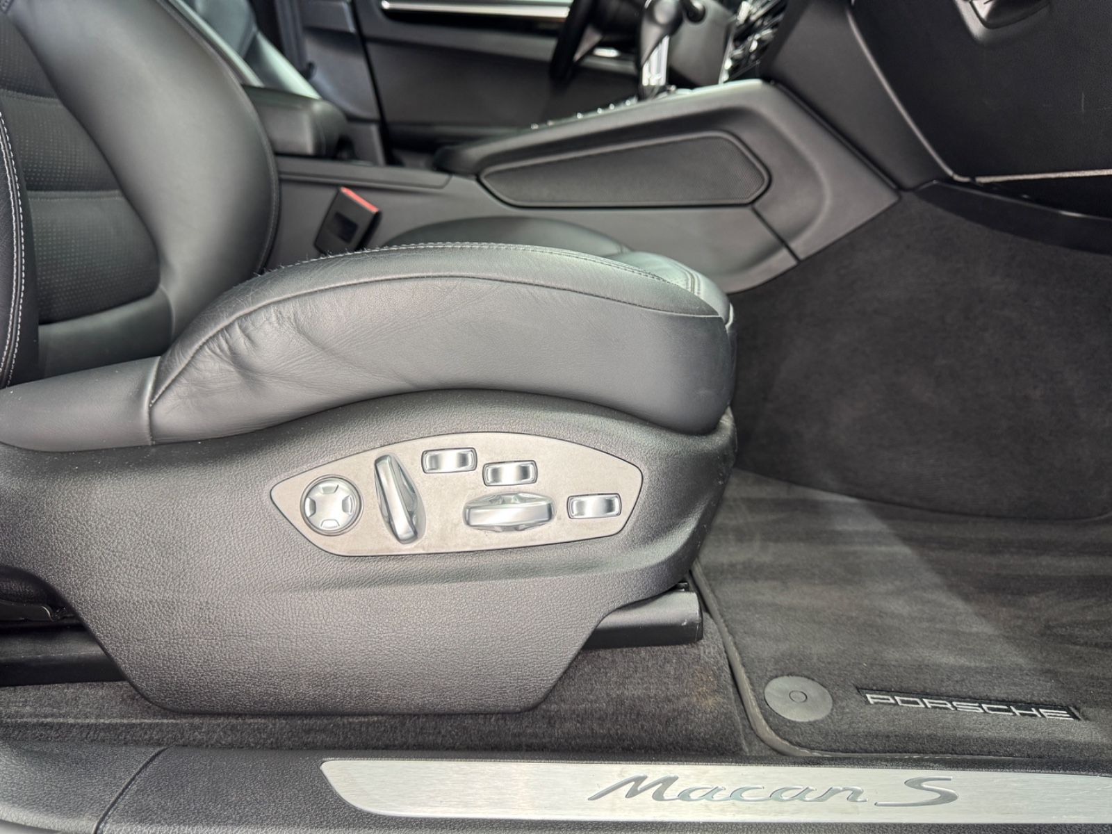 Fahrzeugabbildung Porsche Macan S|PANORAMA|18-WEGE|BOSE|PDLS+|20"TURBO|