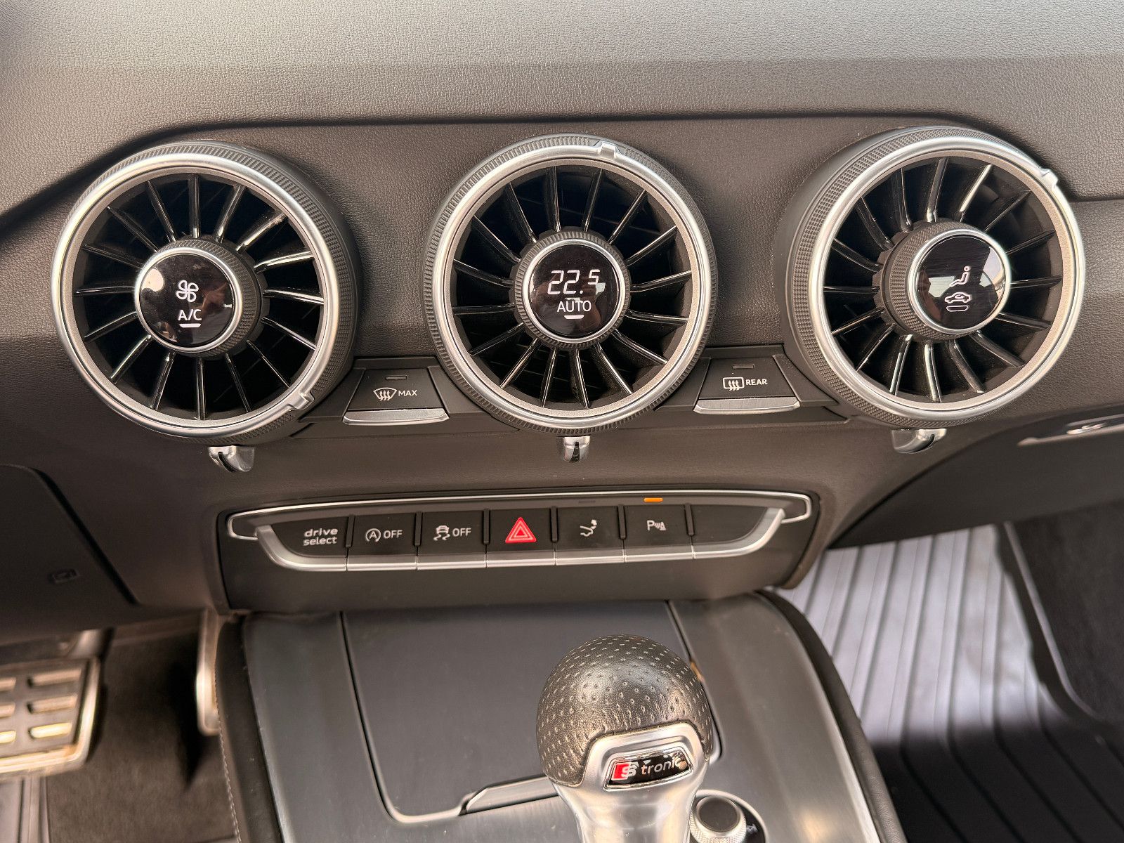 Fahrzeugabbildung Audi 2.0 TFSI quattro/S-LINE/AUTOMATIK/RS-SITZE/LED